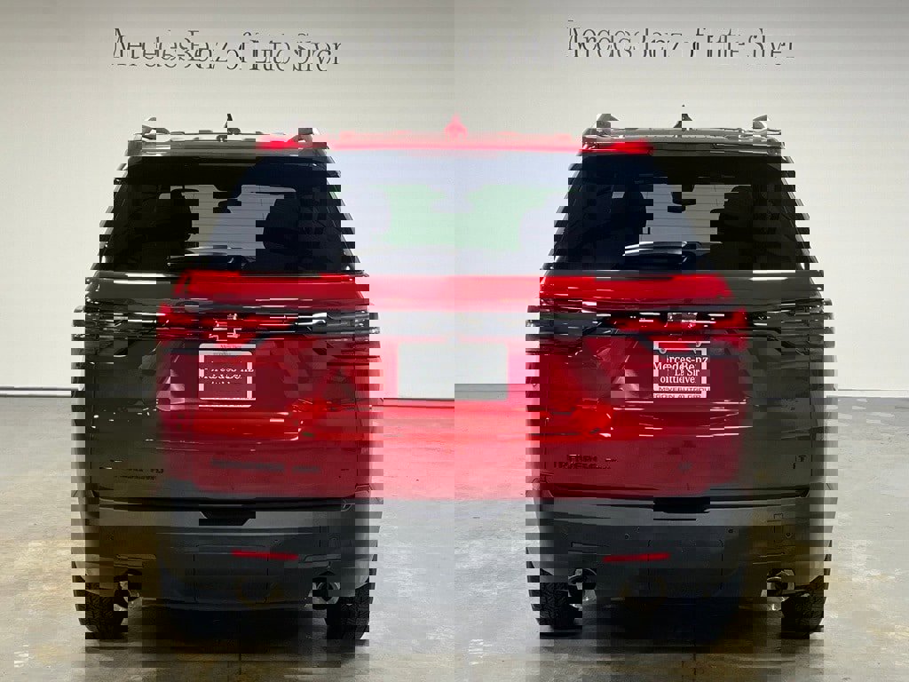 Used 2023 Chevrolet Traverse LT w/ Midnight/Sport Edition image 4
