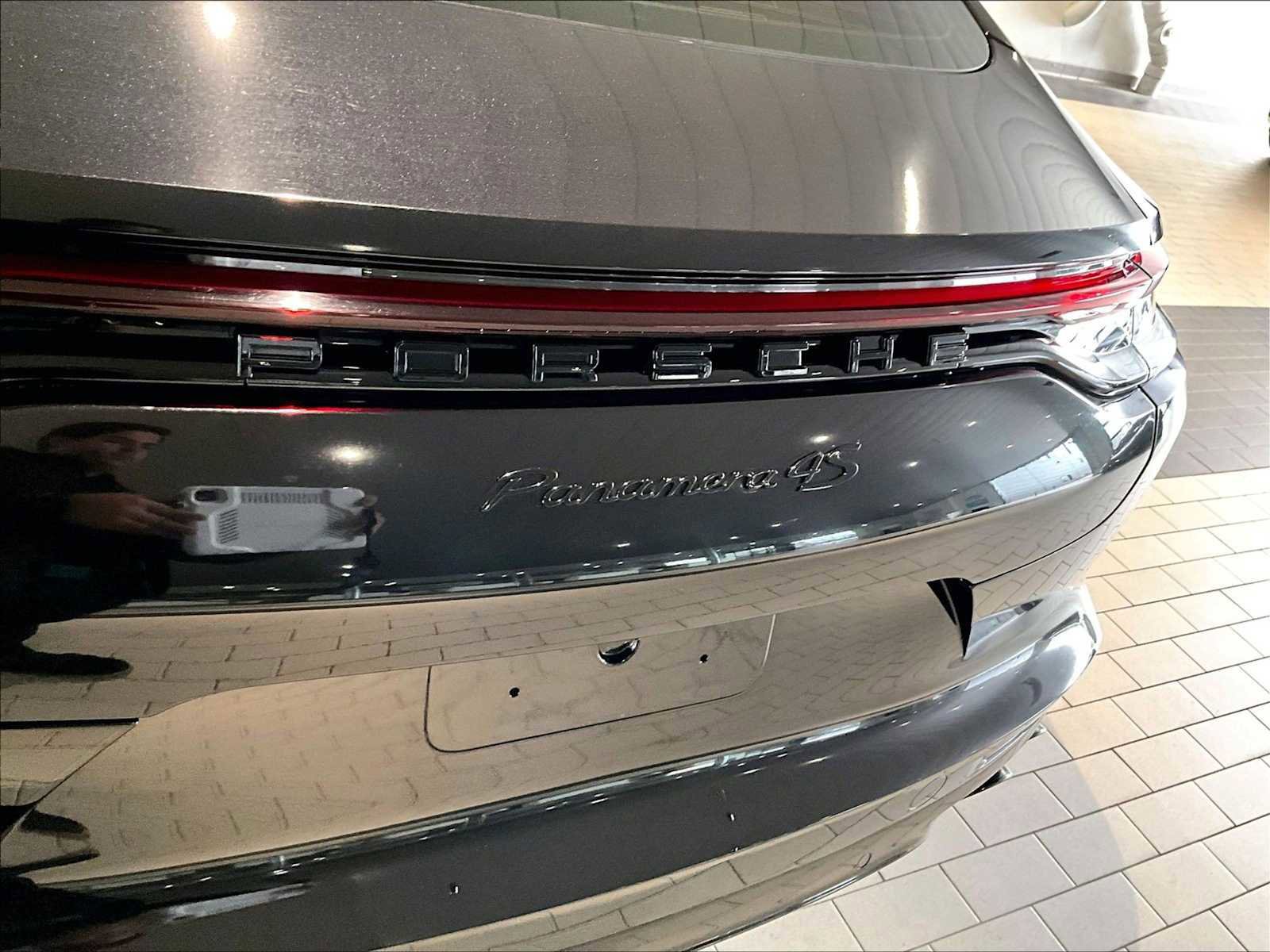Used 2023 Porsche Panamera 4S image 37