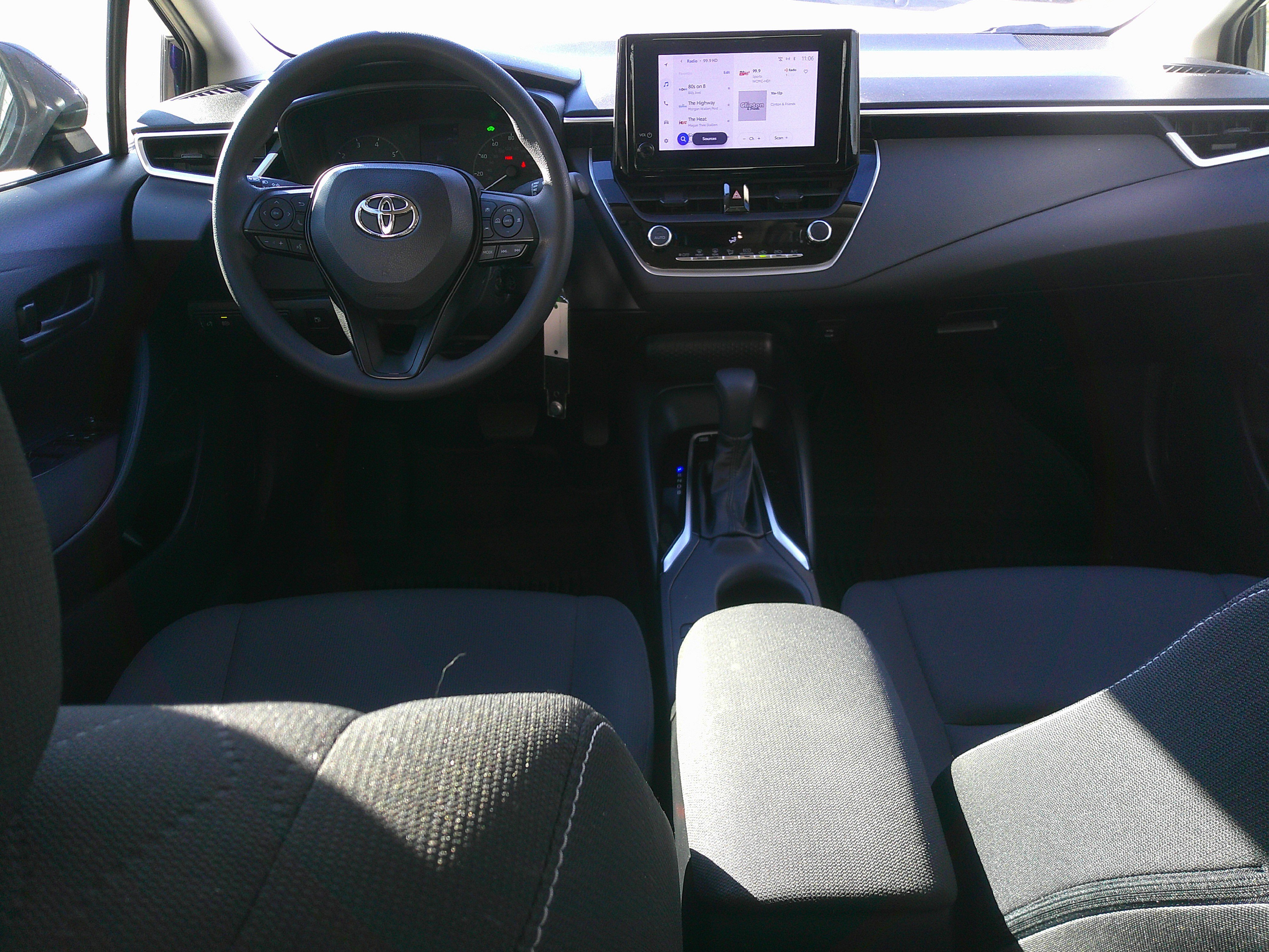 Used 2023 Toyota Corolla LE image 30