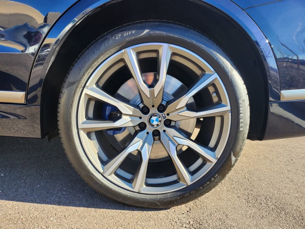 Used 2022 BMW X7 M50i w/ Dynamic Handling Package image 38