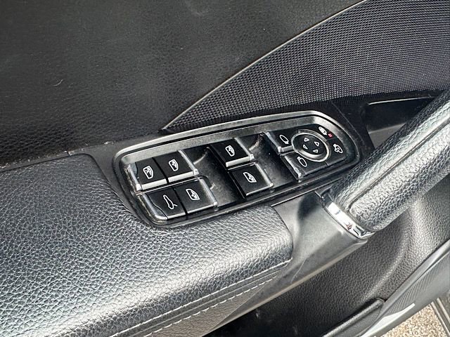 Used 2017 Porsche Cayenne AWD/4WD image 16