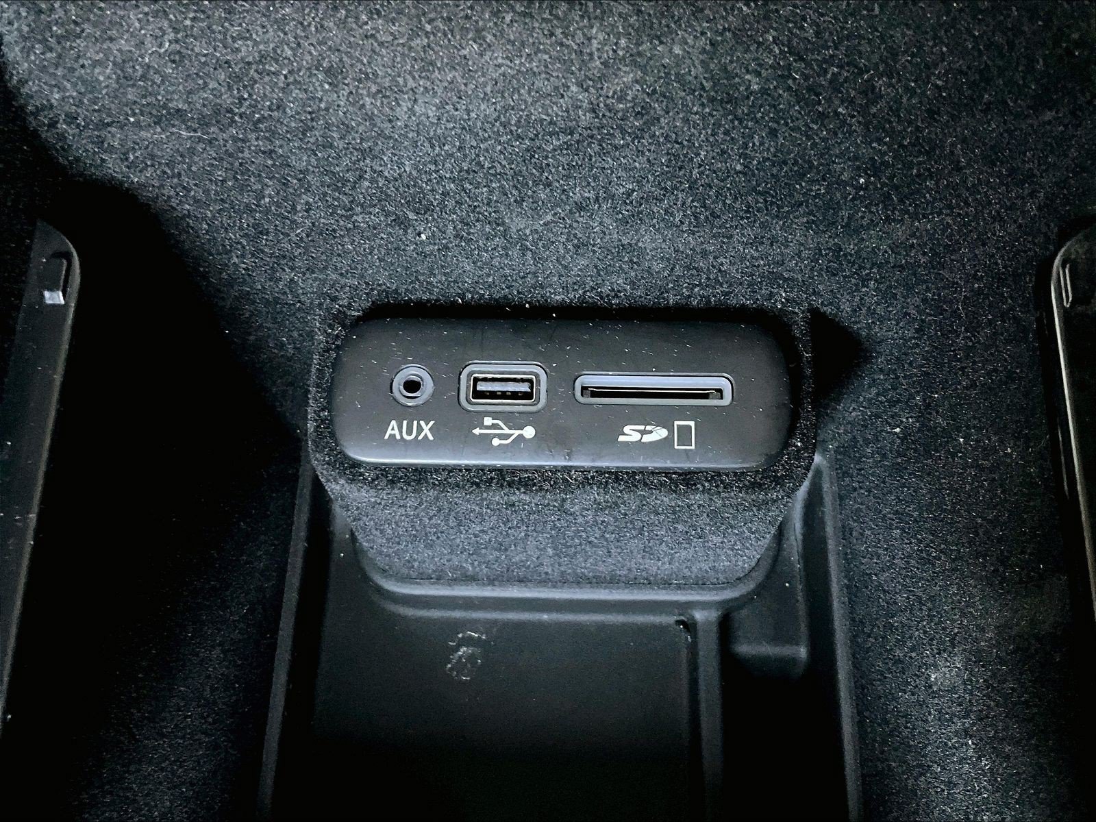 Used 2015 Chrysler 300 Limited w/ Driver Convenience Group RWD image 15