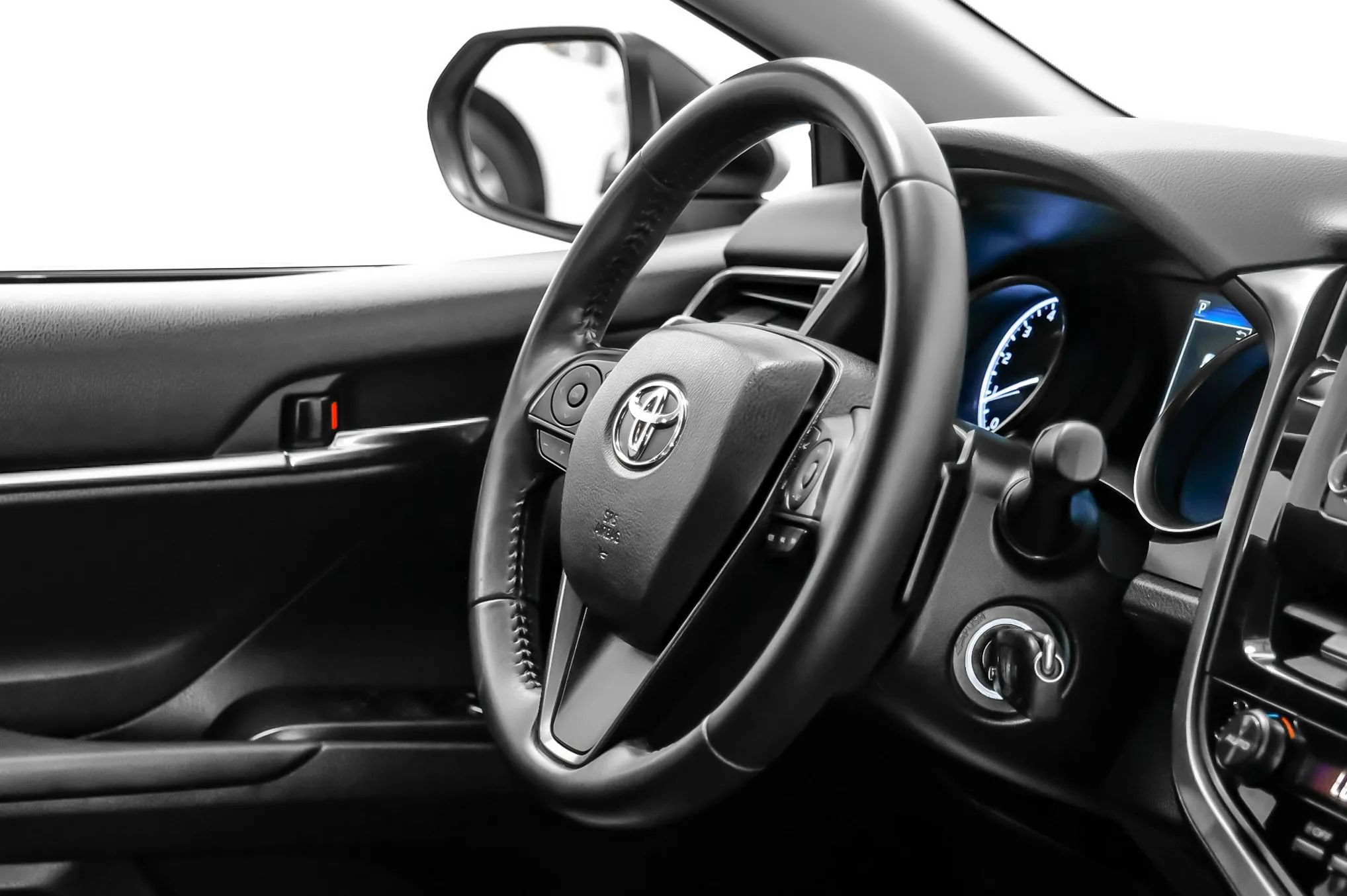 Used 2022 Toyota Camry SE FWD image 9