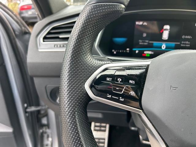 Used 2022 Volkswagen Tiguan SE R-Line image 19