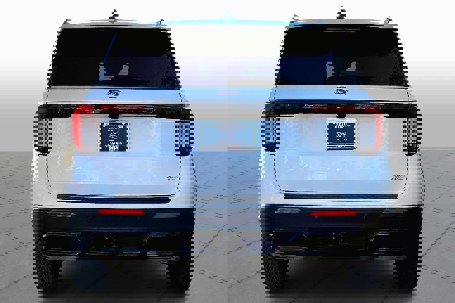 Used 2025 Ford Explorer ST-Line w/ Premium Package image 9