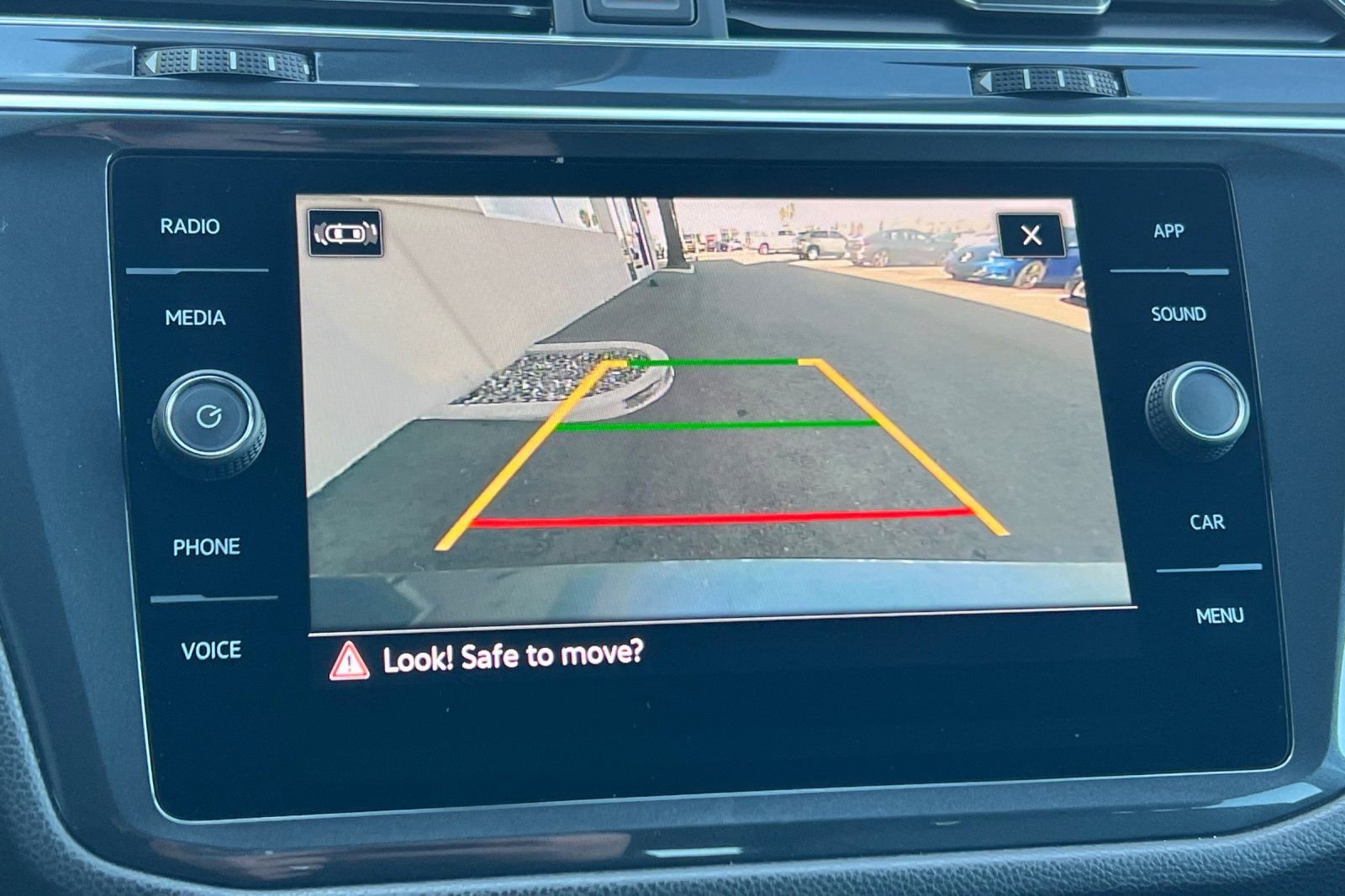 Used 2022 Volkswagen Tiguan SE image 20