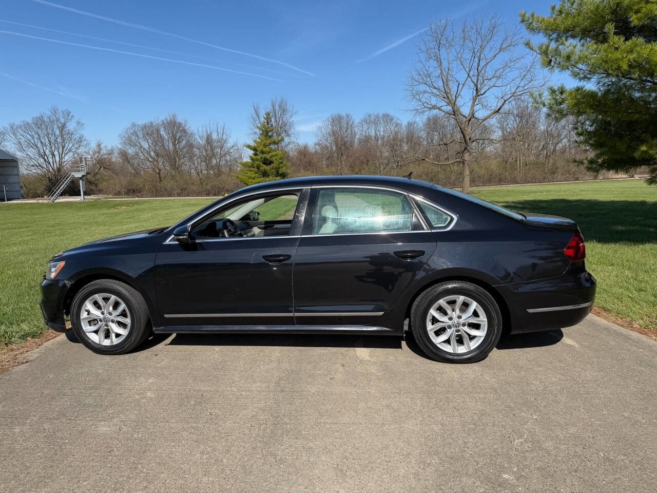 Used 2017 Volkswagen Passat 1.8T S image 7