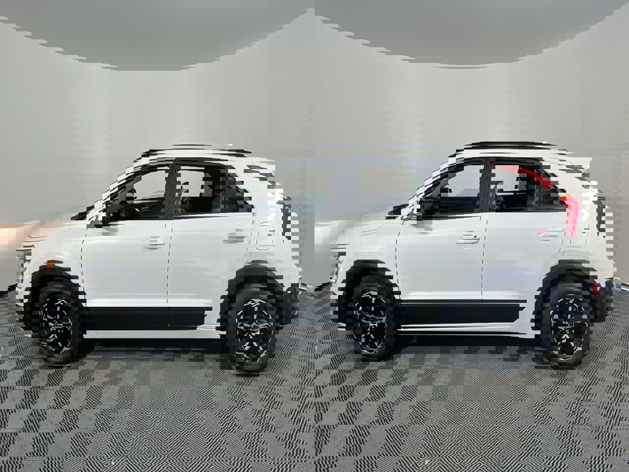 Certified 2023 Kia Niro EX image 8