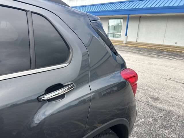 Used 2017 Chevrolet Trax LT w/ LT Convenience Package FWD image 4