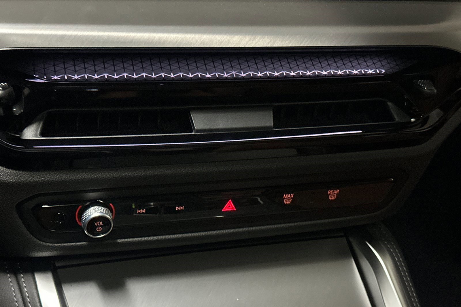 Used 2025 BMW 230i Coupe w/ M Sport Package image 16