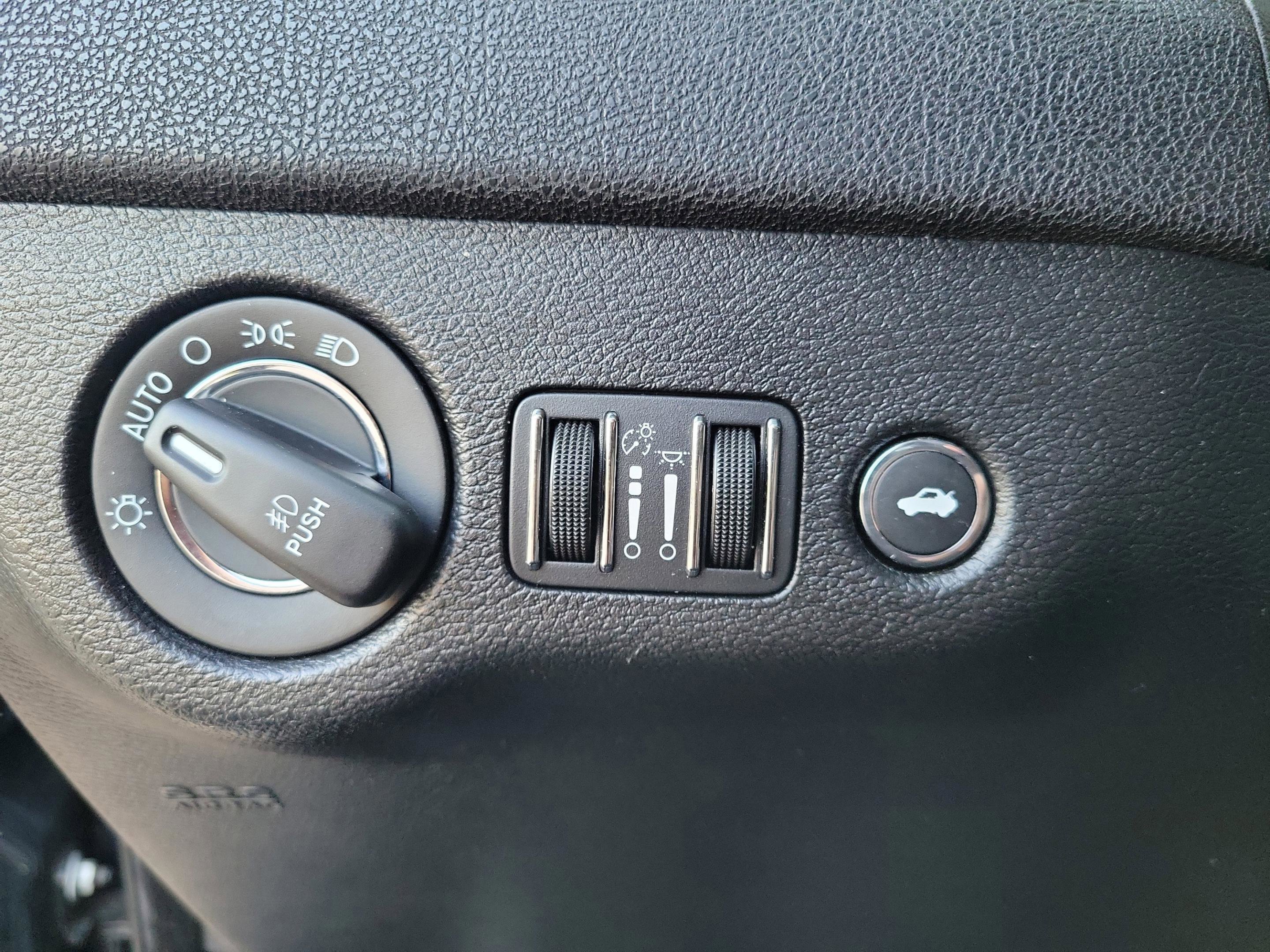 Used 2019 Chrysler 300 Limited image 21