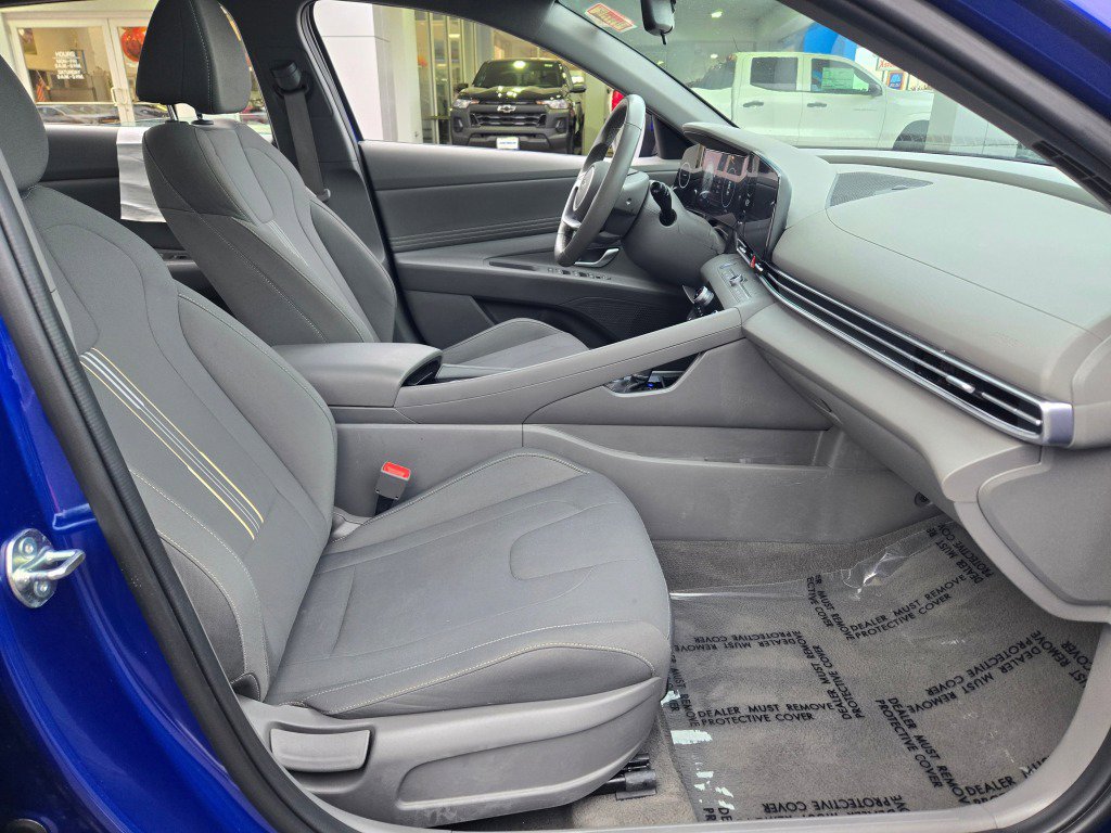 Used 2025 Hyundai Elantra SEL FWD image 6