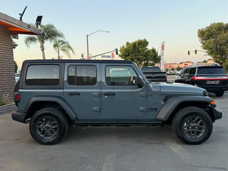 Used 2025 Jeep Wrangler Unlimited Sport AWD/4WD image 15