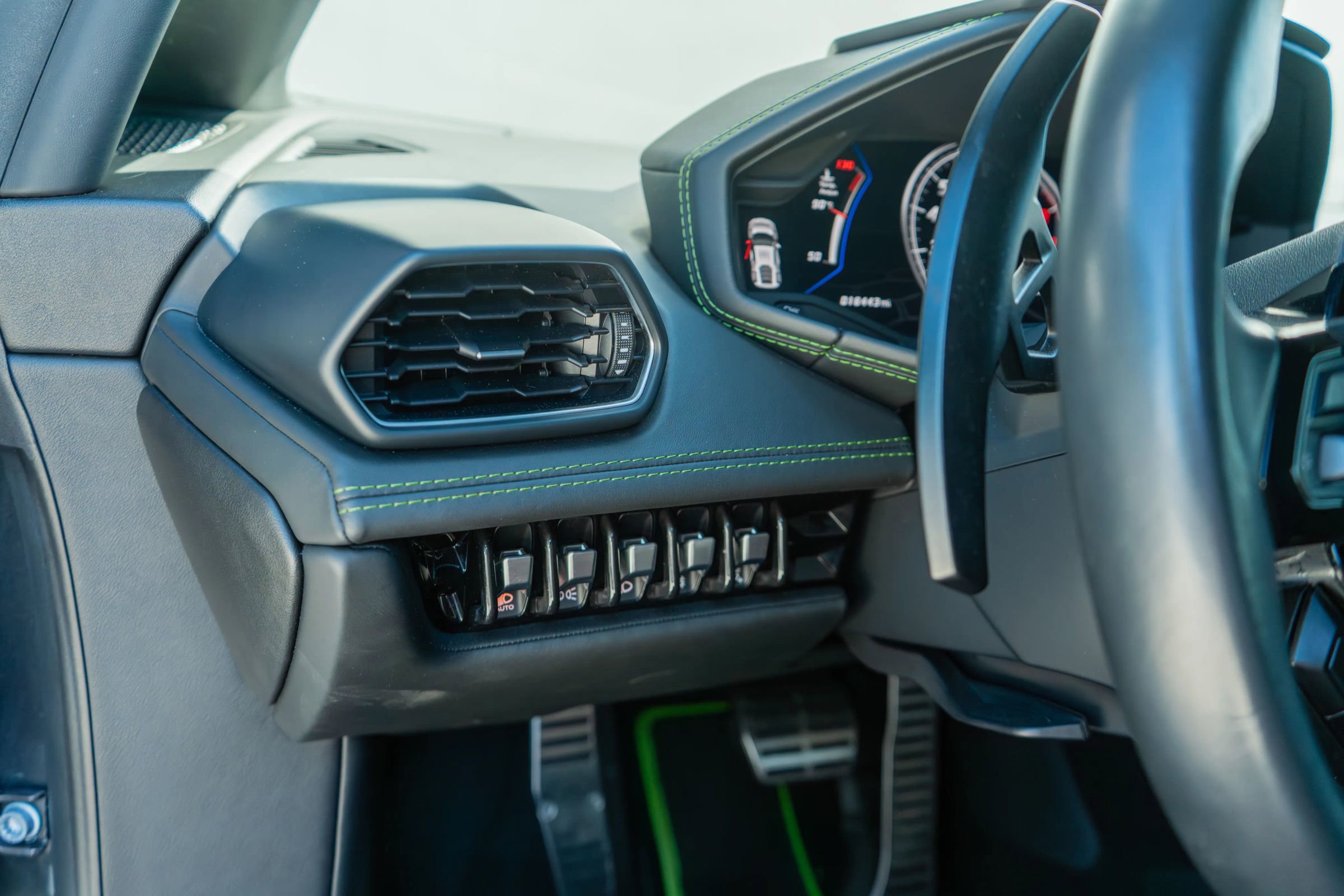 Used 2020 Lamborghini Huracan EVO image 38