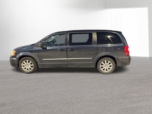 Used 2013 Chrysler Town & Country Touring image 2