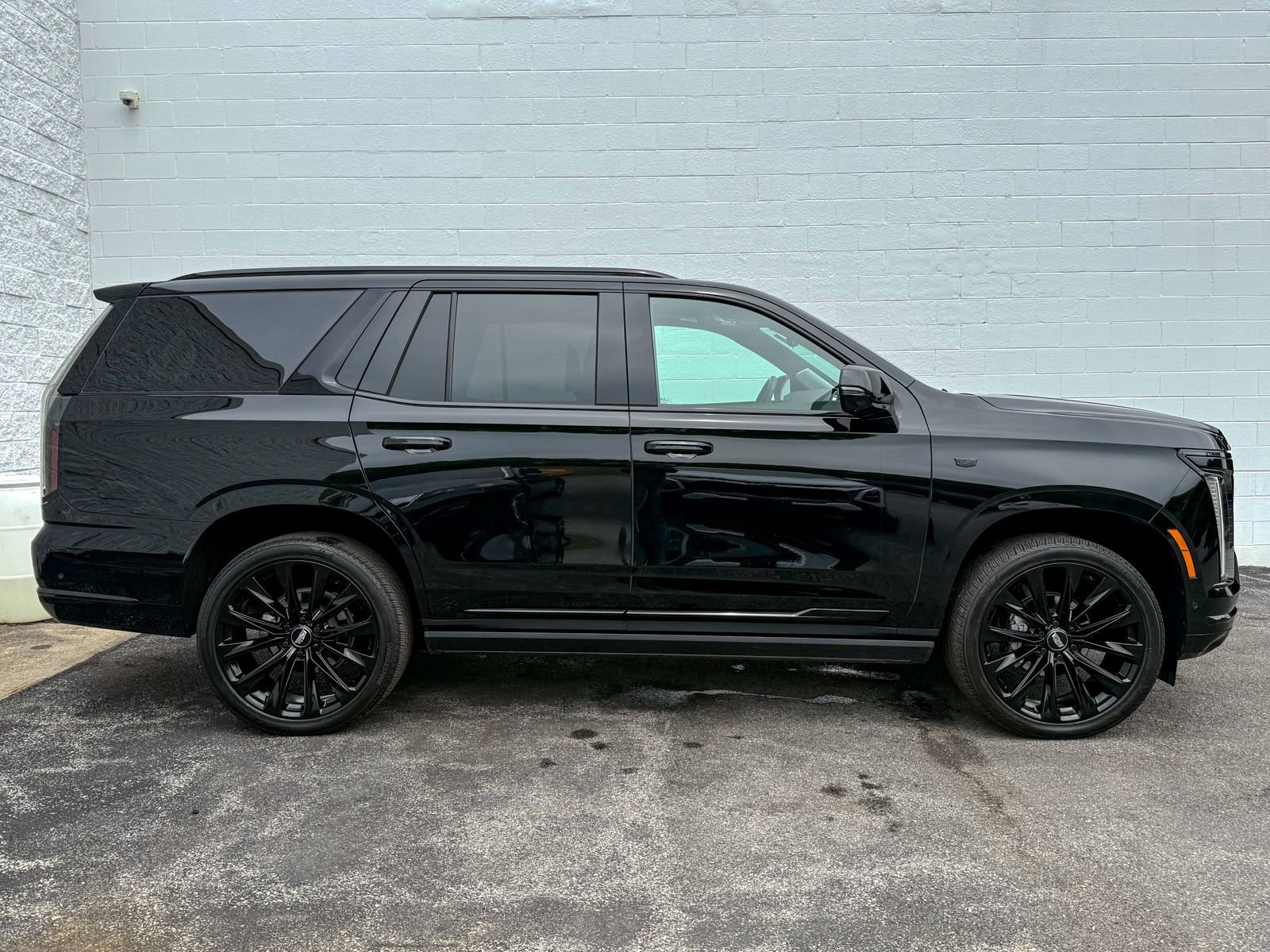 Certified 2025 Cadillac Escalade Sport Platinum w/ LPO, ONYX Package AWD/4WD image 5