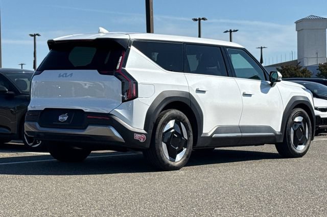 Certified 2024 Kia EV9 Light Long Range RWD image 5
