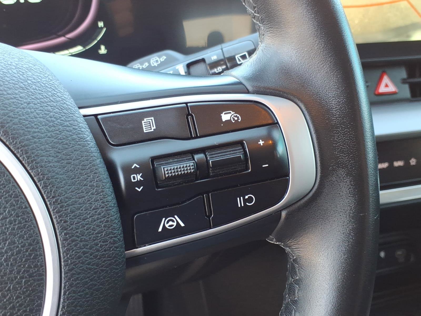 Used 2023 Kia Sportage EX image 25