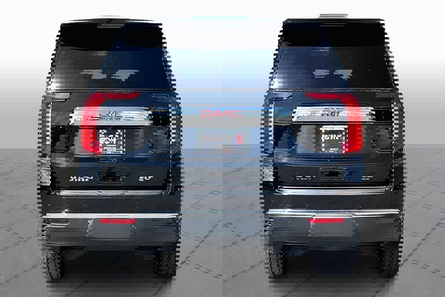 Used 2022 GMC Yukon SLT w/ SLT Premium Package image 5