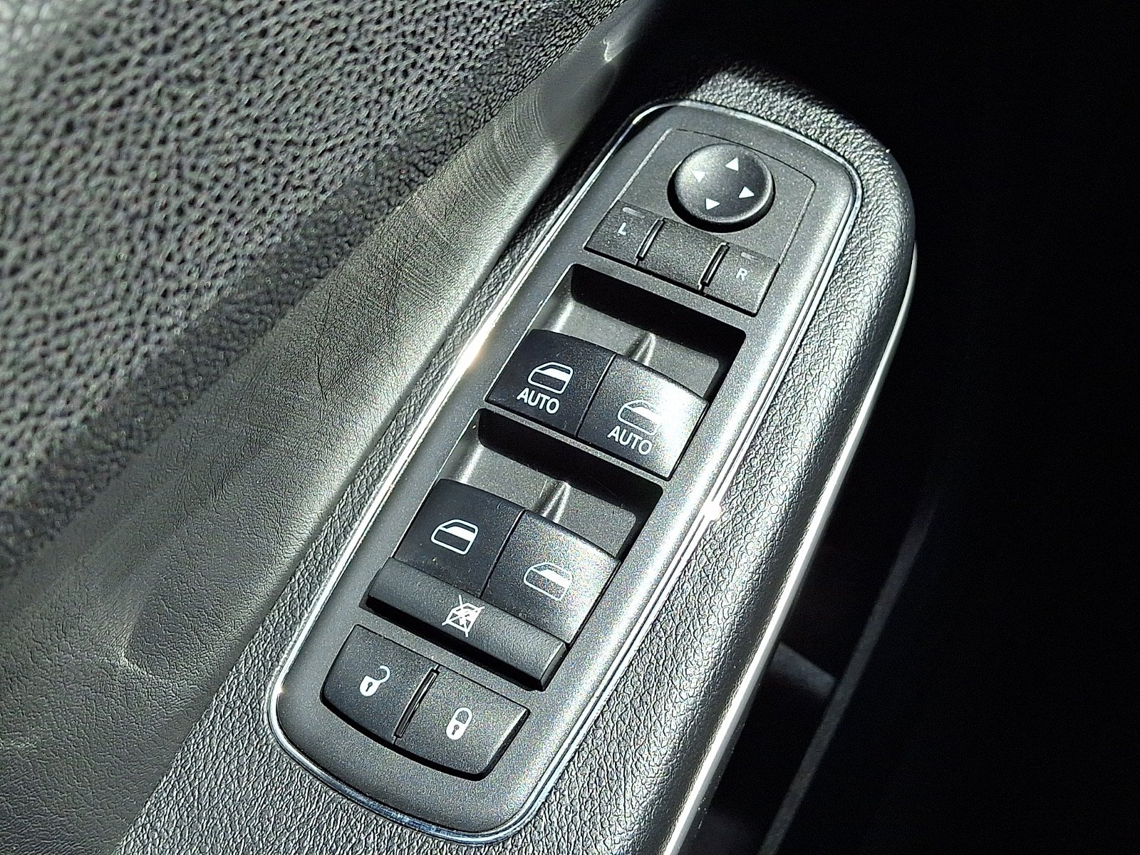 Used 2018 Chrysler 300 Limited w/ Safetytec Plus Group AWD/4WD image 26