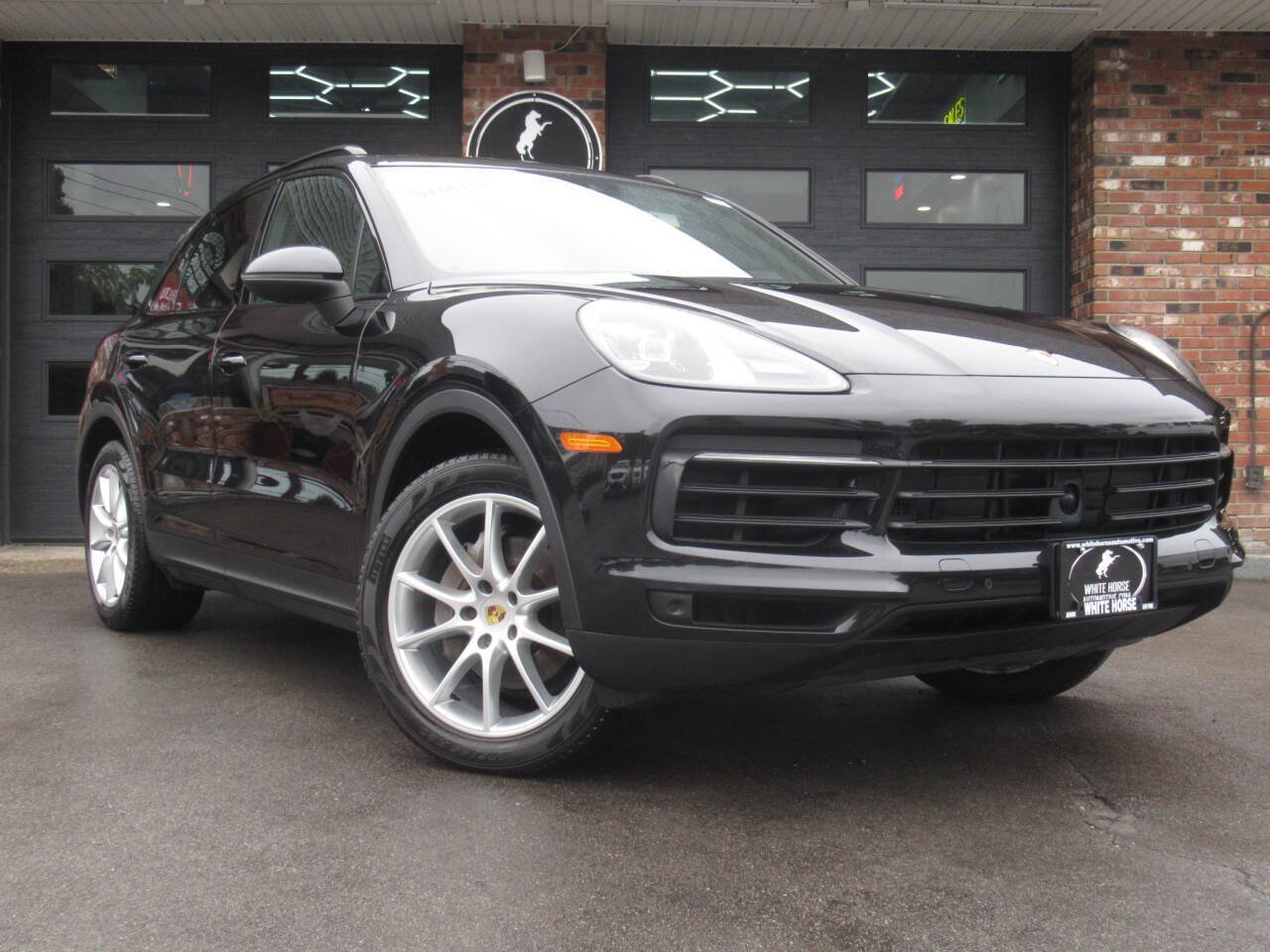 Used 2019 Porsche Cayenne AWD/4WD image 2