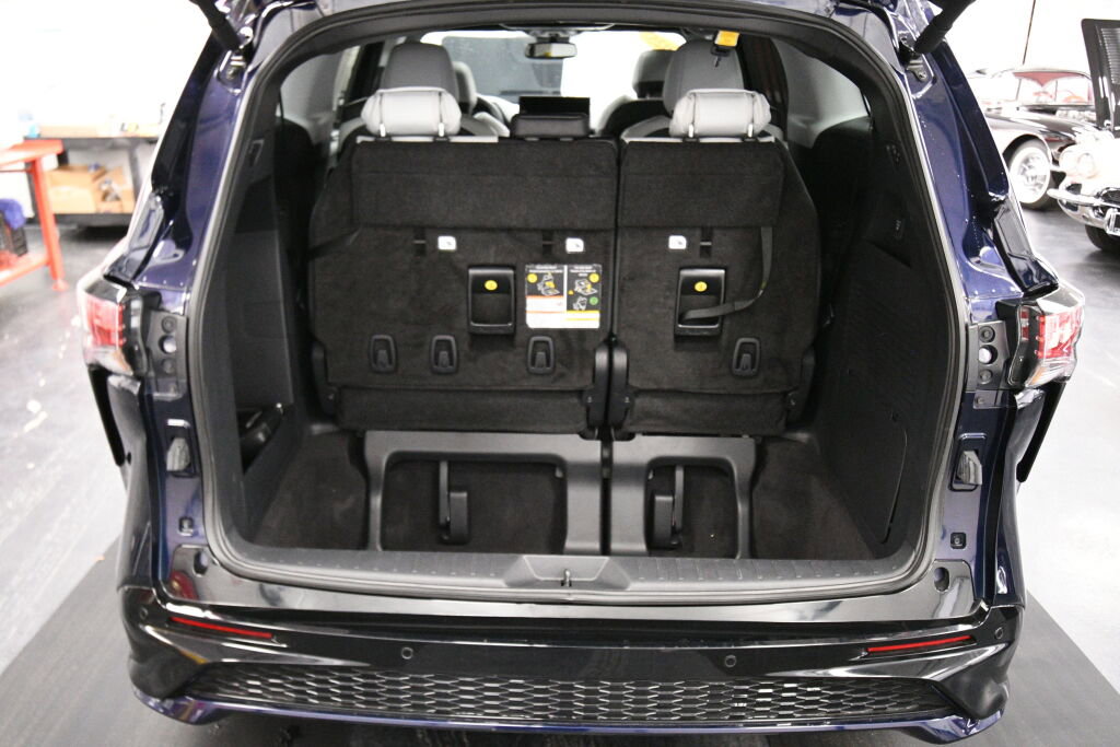 Used 2025 Toyota Sienna XSE w/ XSE Plus Package image 24