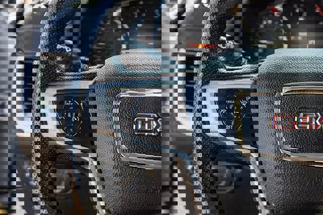 Used 2024 GMC Terrain SLE image 9