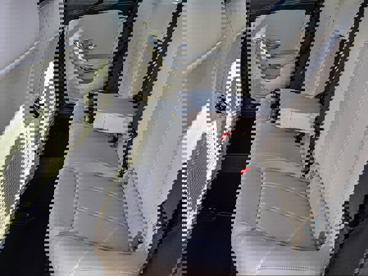 New 2025 Mercedes-Benz C 300 4MATIC Sedan image 34