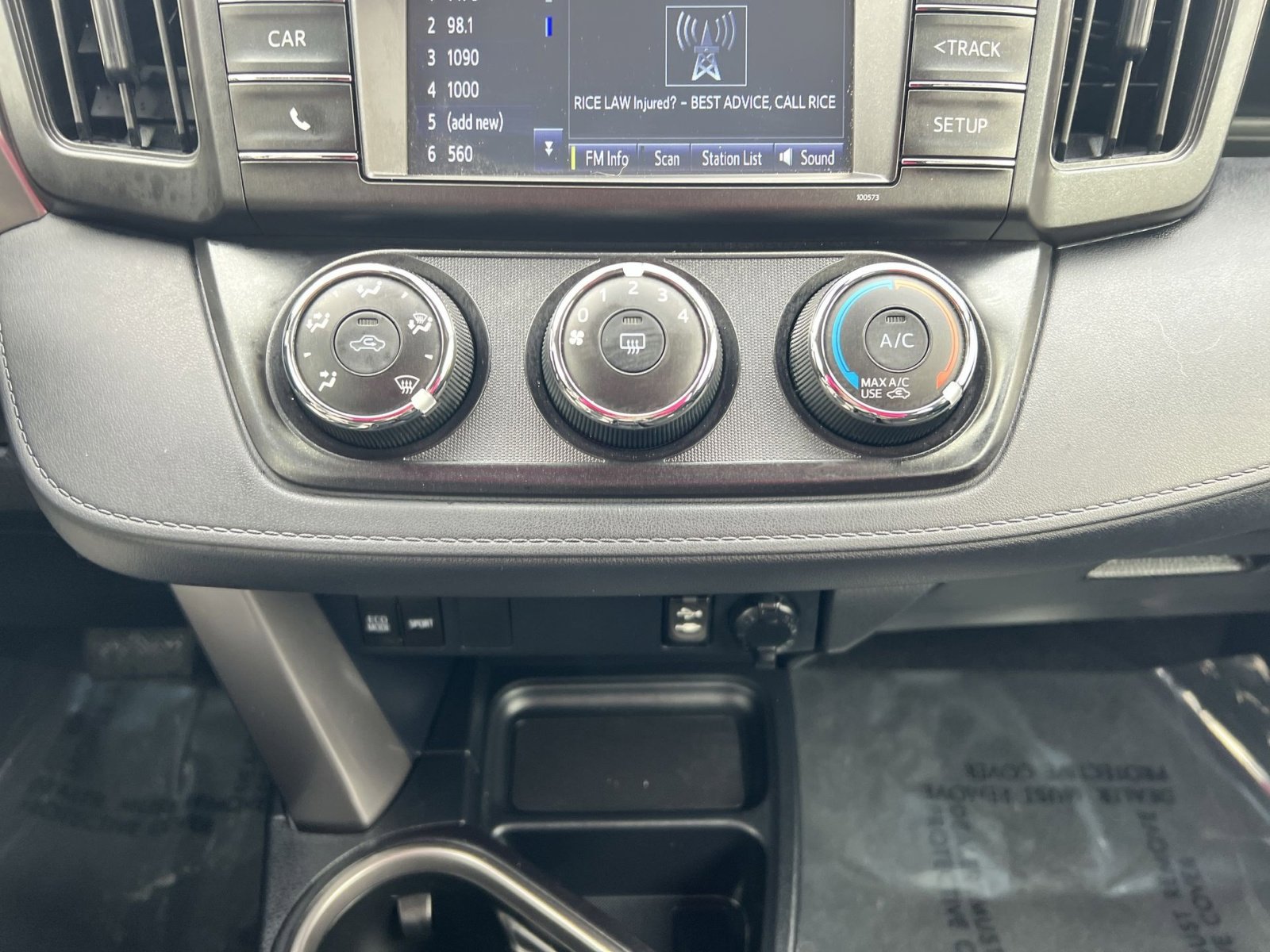 Used 2017 Toyota RAV4 LE image 19