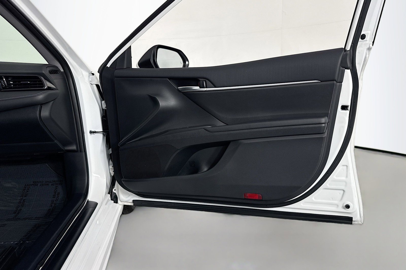 Used 2024 Toyota Camry SE FWD image 23