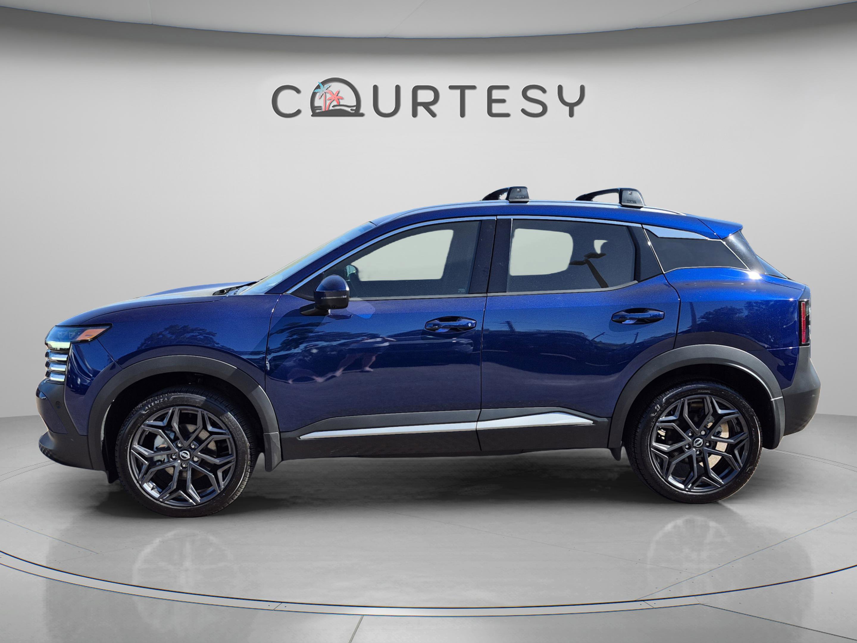 Certified 2025 Nissan Kicks SR FWD image 2