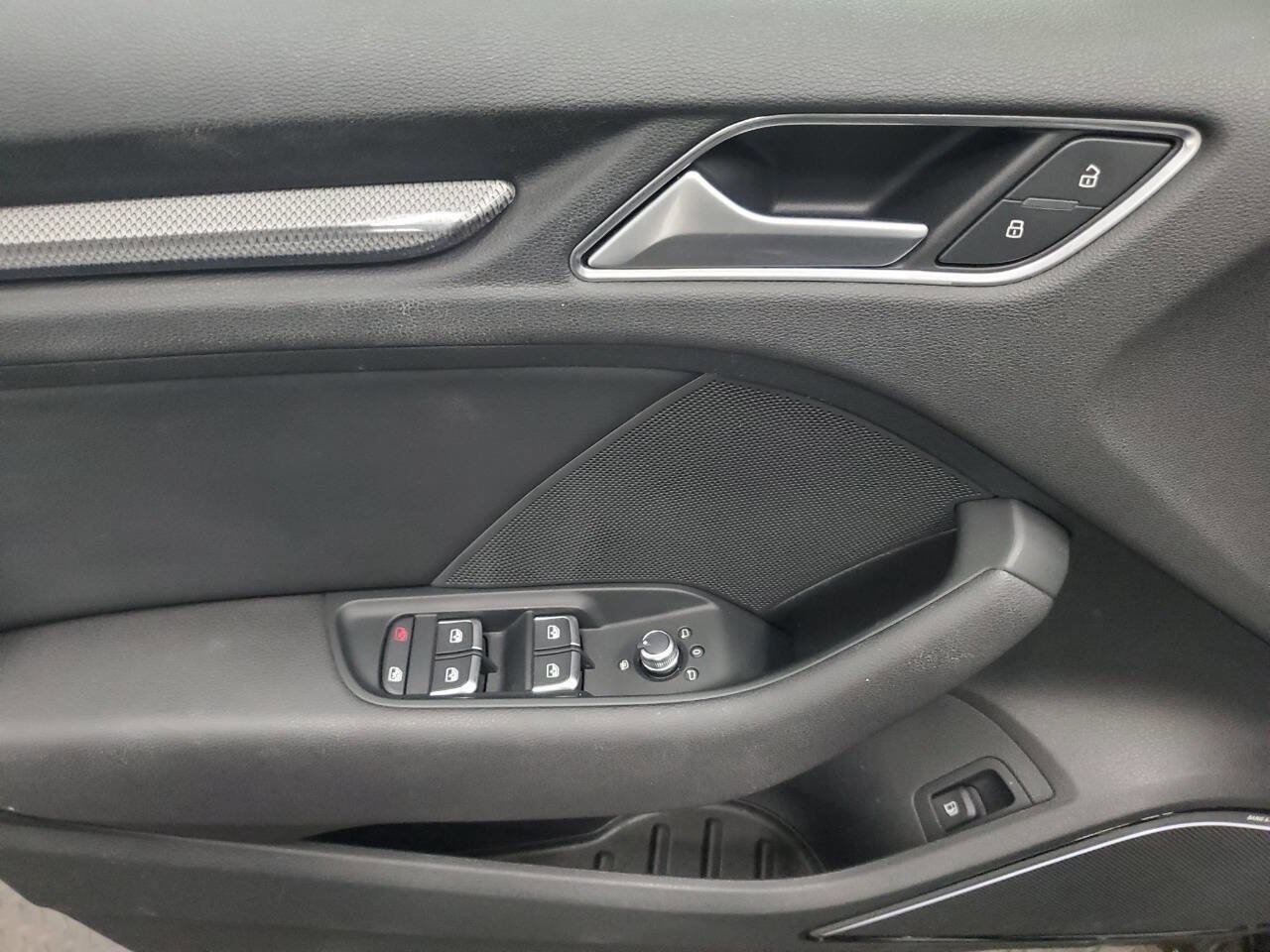 Used 2017 Audi A3 e-tron Premium Plus w/ Technology Package image 10