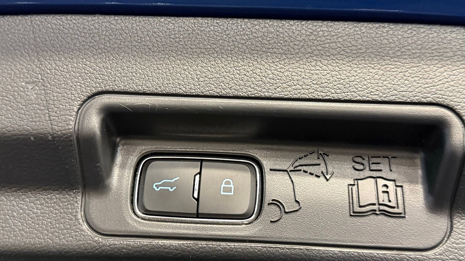 Used 2021 Ford Explorer Limited w/ Equipment Group 301A image 31