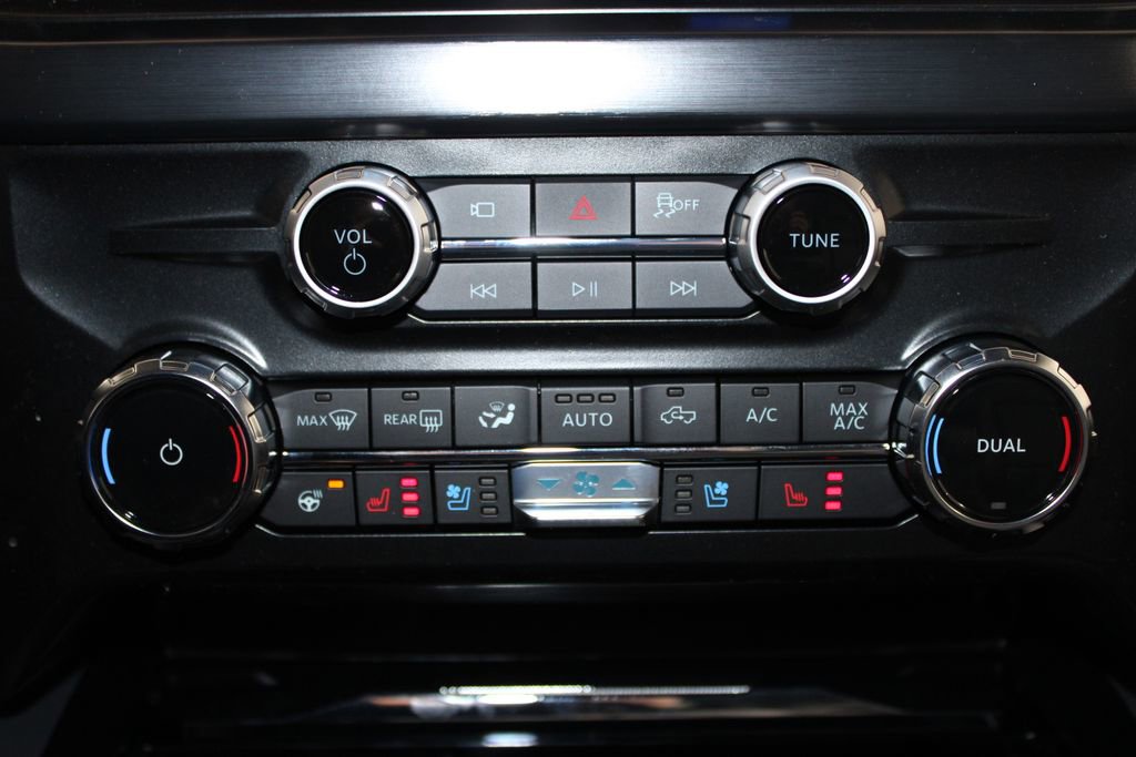 New 2026 Ford F250 Lariat w/ Black Appearance Package image 54