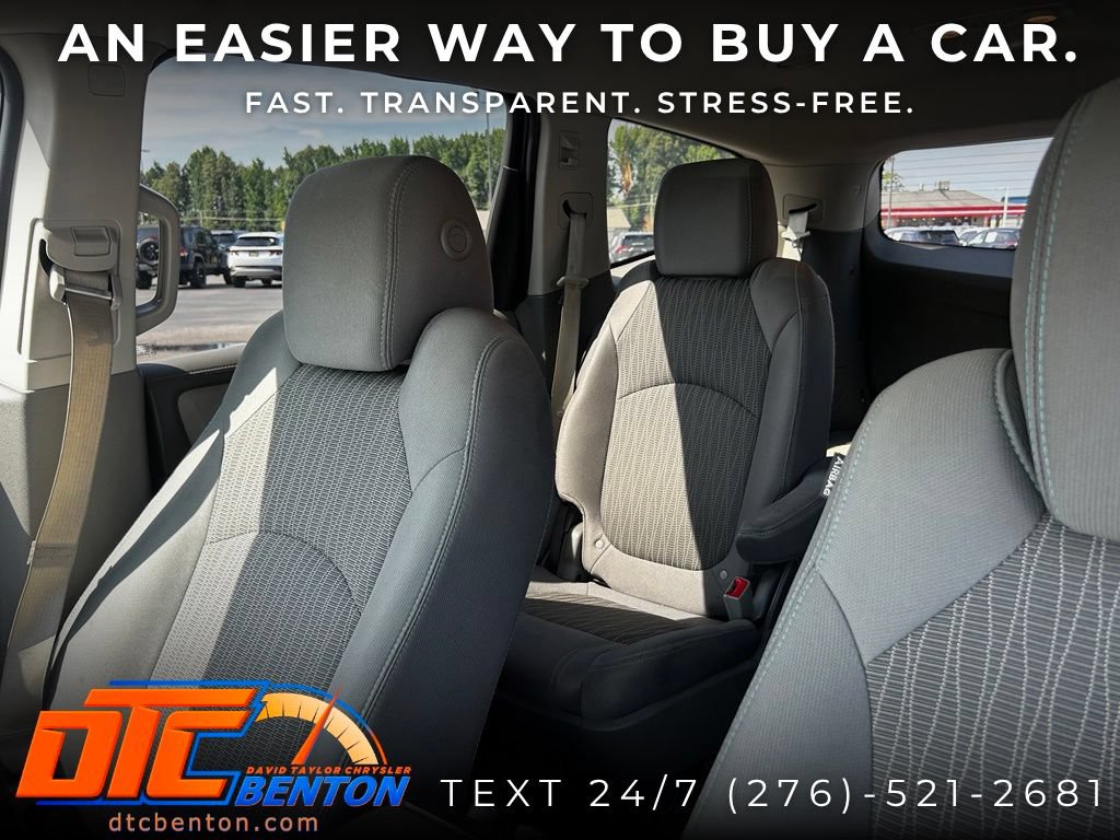 Used 2017 Chevrolet Traverse LT w/ Style and Technology Package FWD image 9