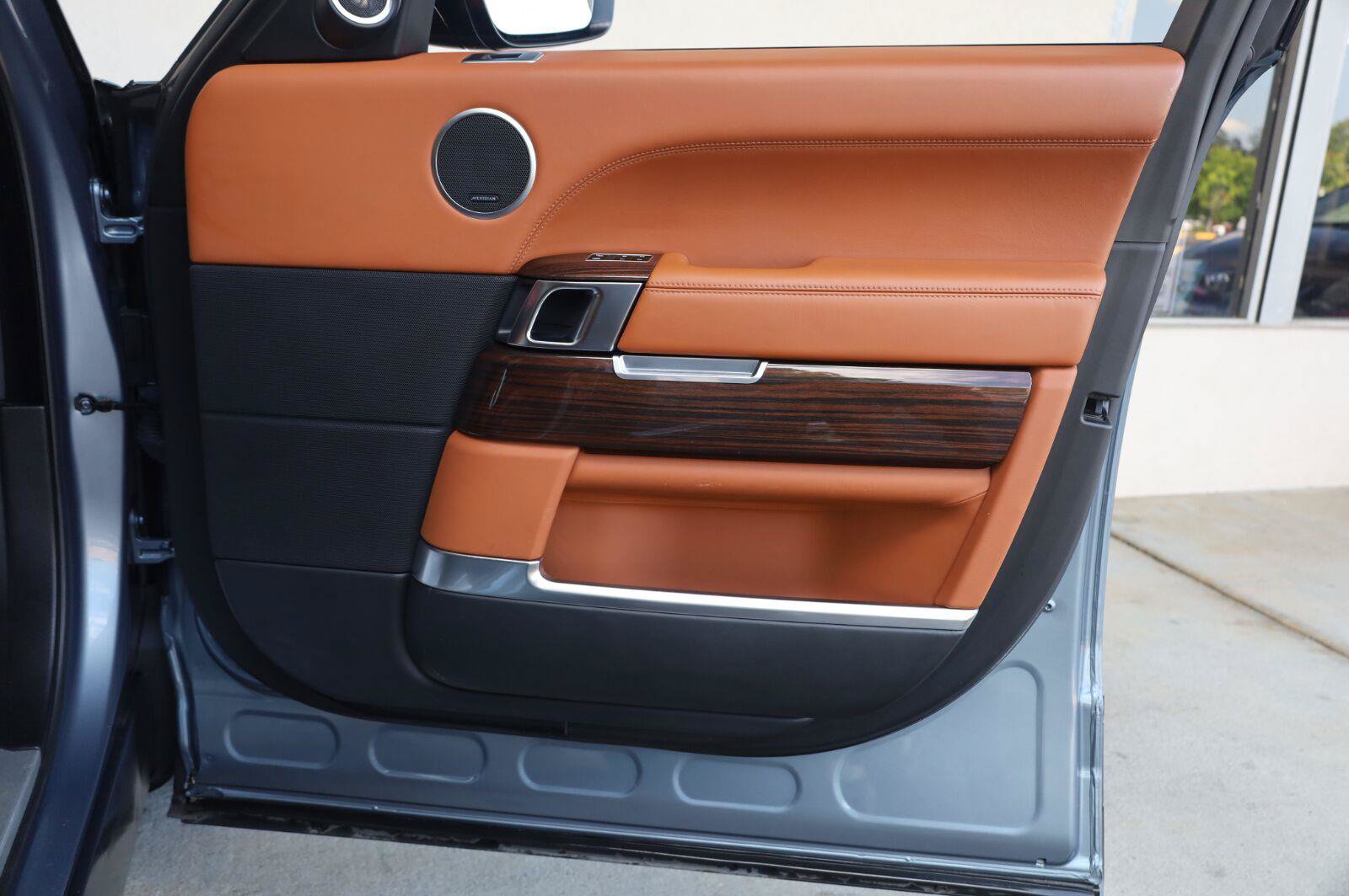 Used 2014 Land Rover Range Rover Autobiography AWD/4WD image 28