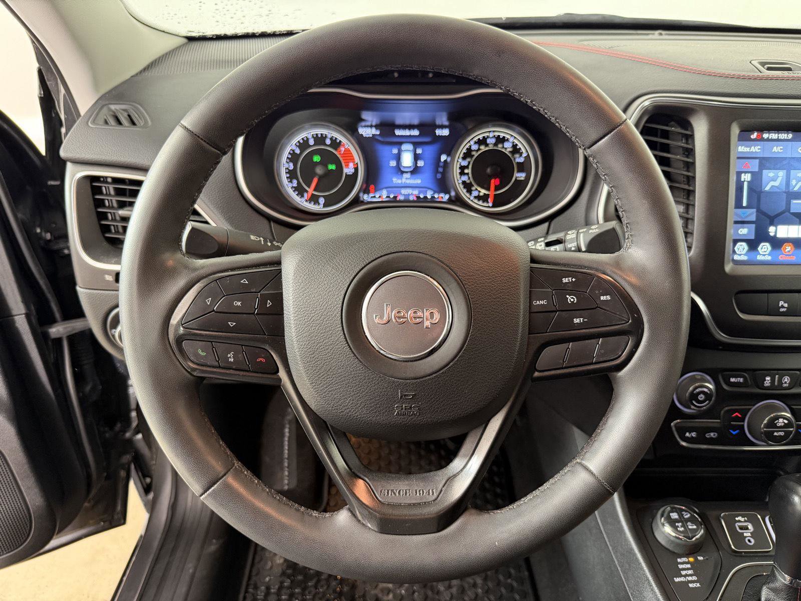 Used 2022 Jeep Cherokee Trailhawk image 4