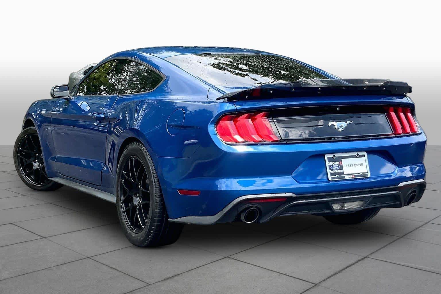 Used 2018 Ford Mustang Coupe RWD image 10