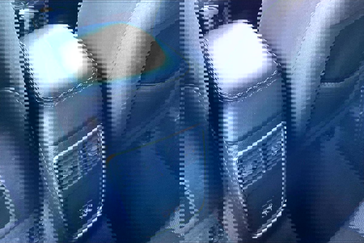 Used 2017 Dodge Charger SXT image 32