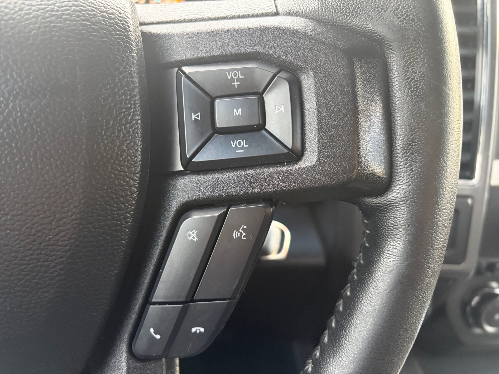 Used 2018 Ford F150 XLT w/ Equipment Group 302A Luxury AWD/4WD image 18