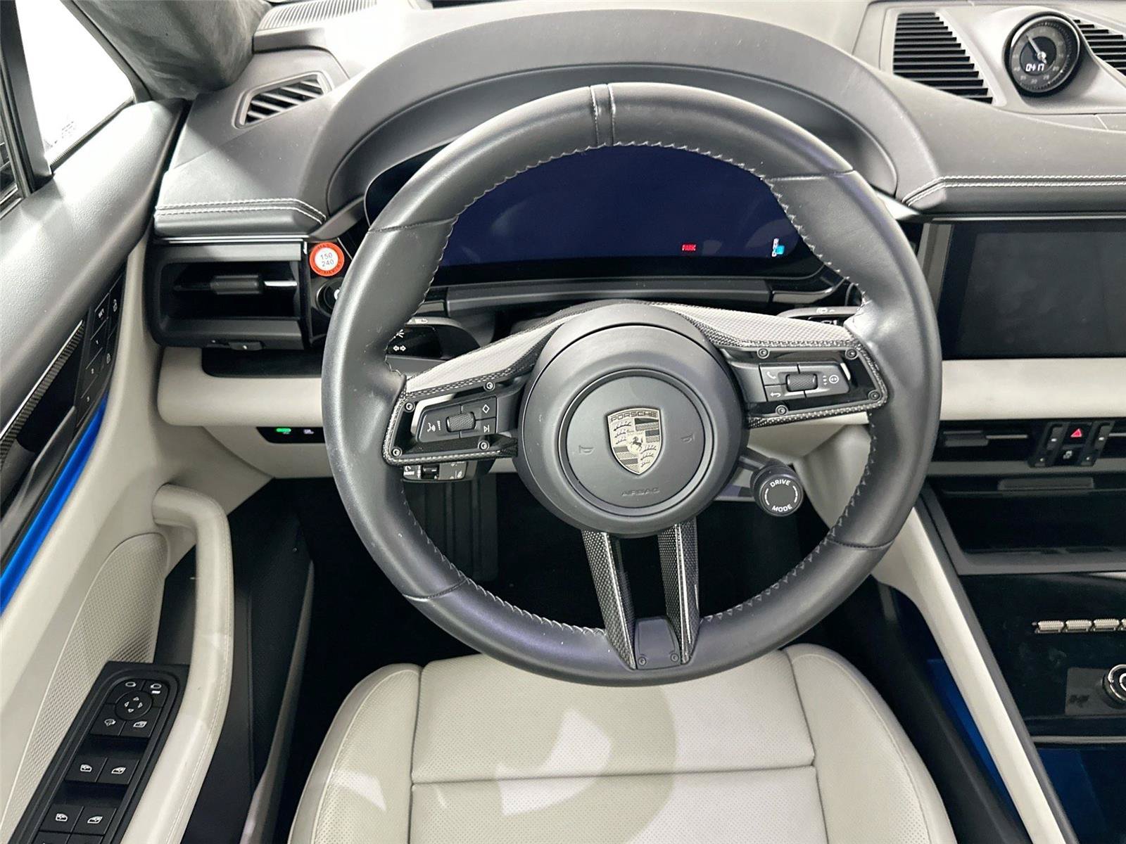 Certified 2024 Porsche Macan Turbo Electric AWD/4WD image 18
