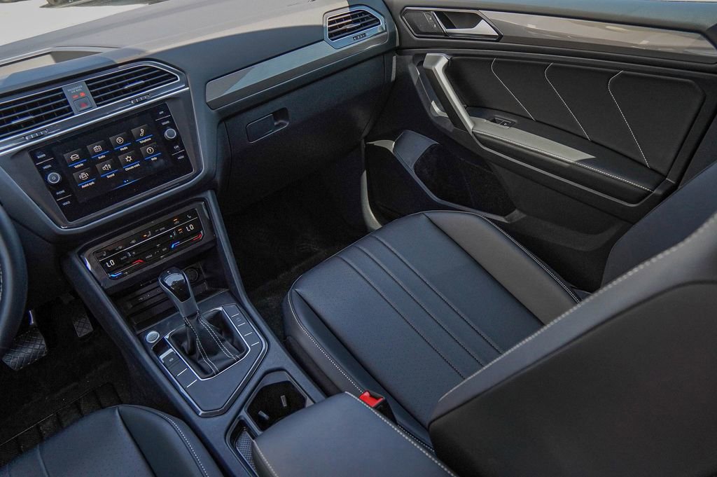 Used 2024 Volkswagen Tiguan SE image 28