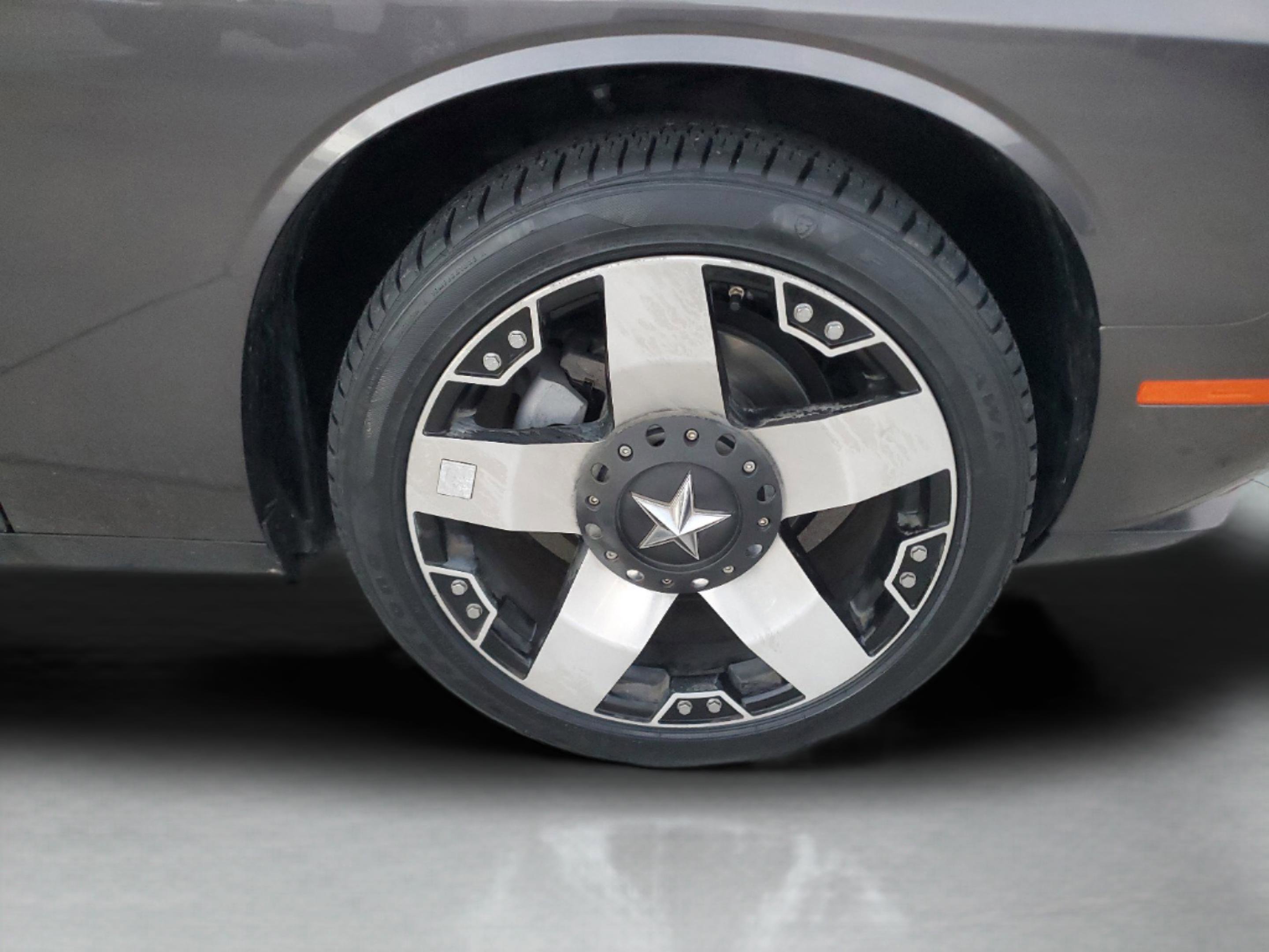 Certified 2022 Dodge Challenger SXT w/ Blacktop Package image 6