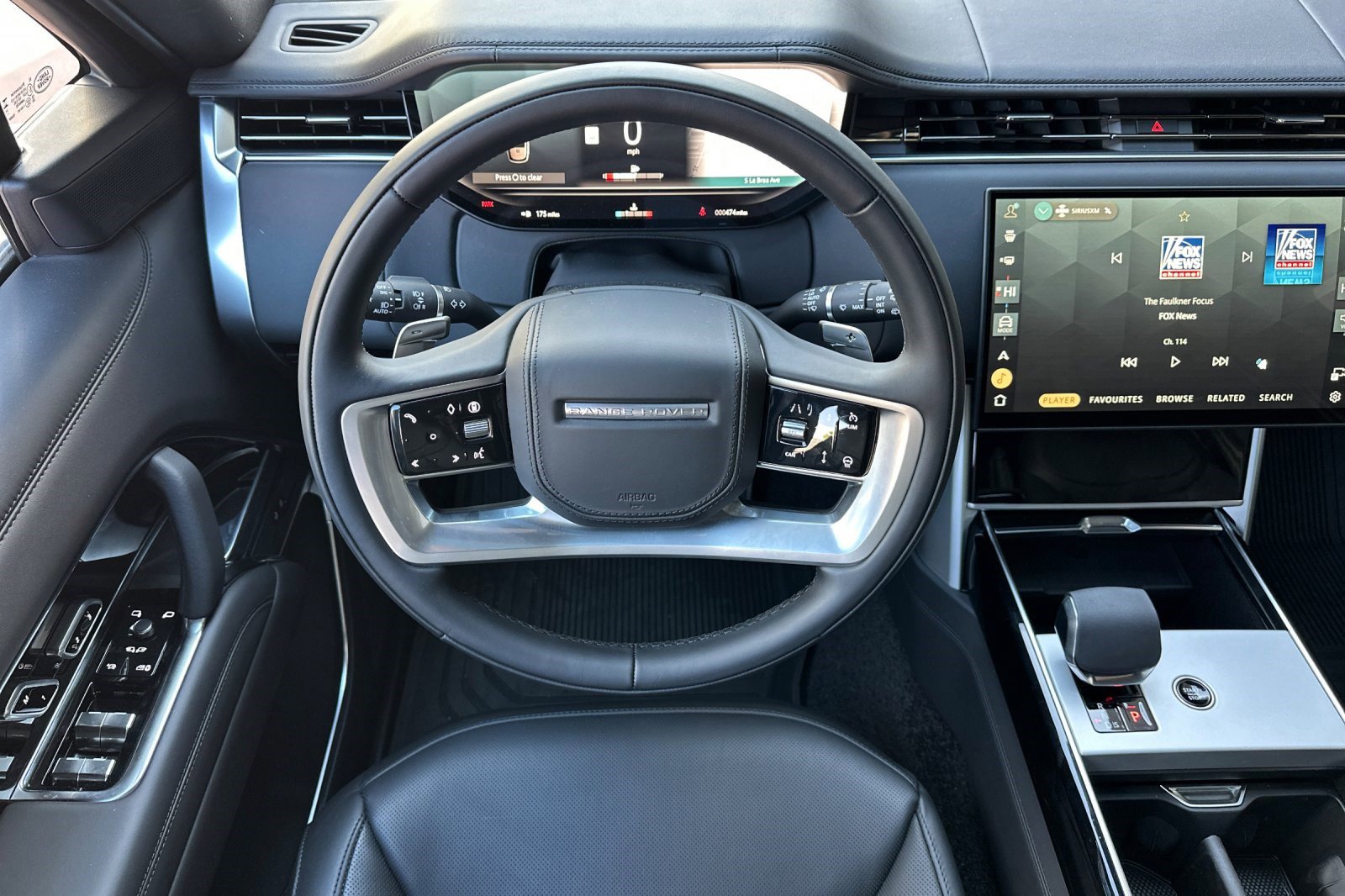 Used 2025 Land Rover Range Rover SE image 28