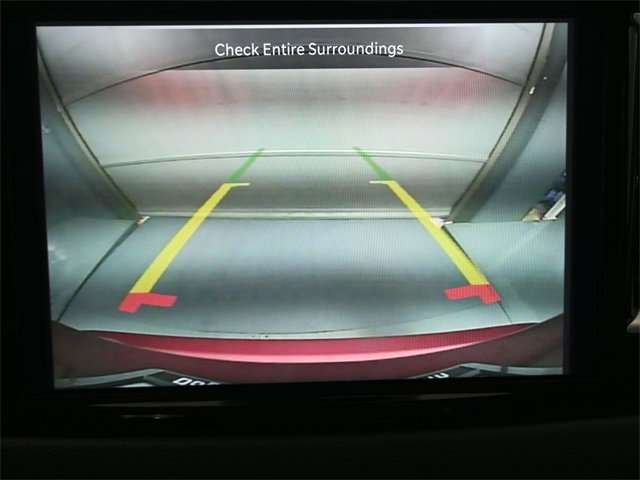 Used 2023 Chrysler Pacifica Touring-L image 7