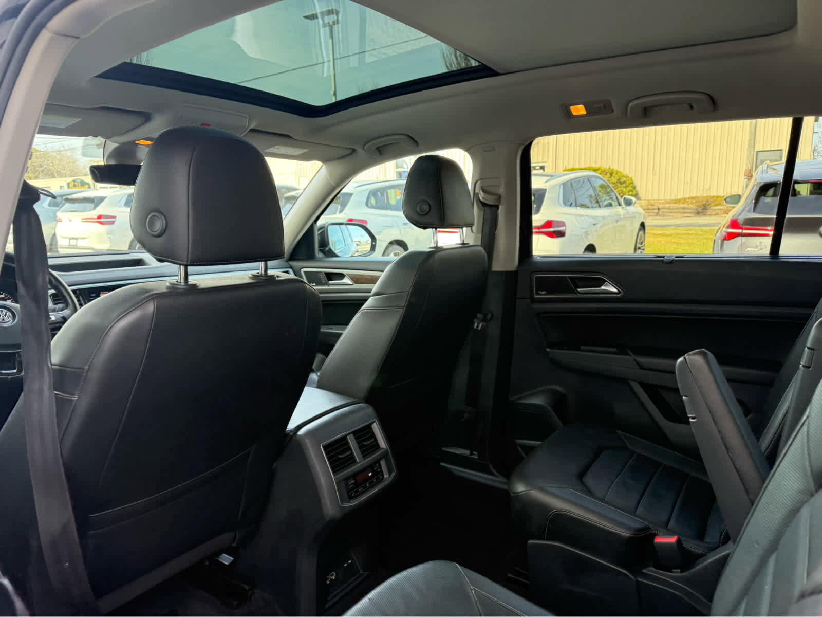 Used 2018 Volkswagen Atlas SEL Premium image 15