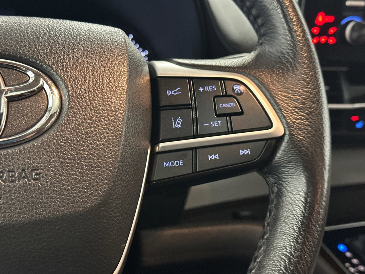 Used 2021 Toyota Sienna XLE image 24