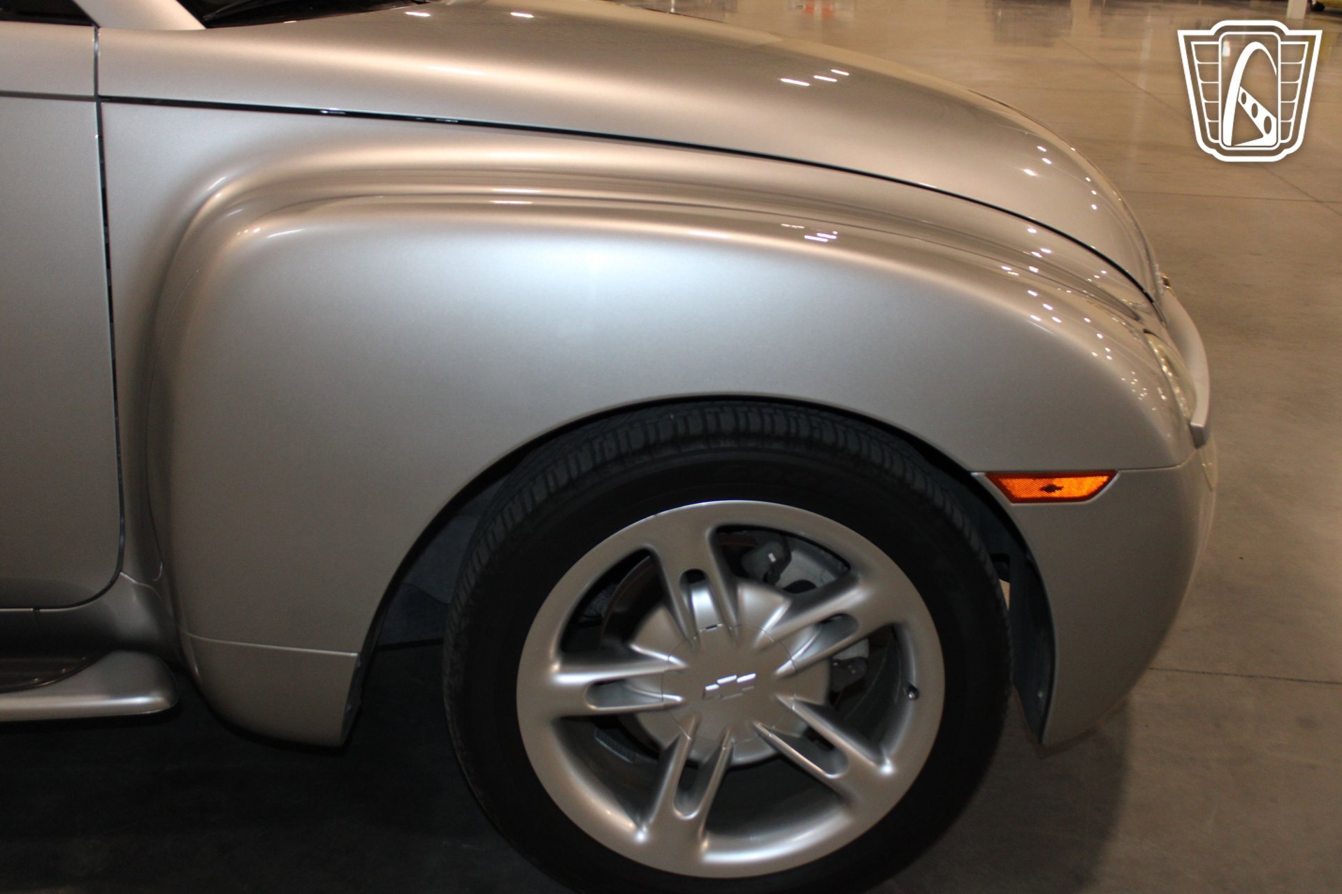 Used 2004 Chevrolet SSR w/ Preferred Equipment Group RWD image 23