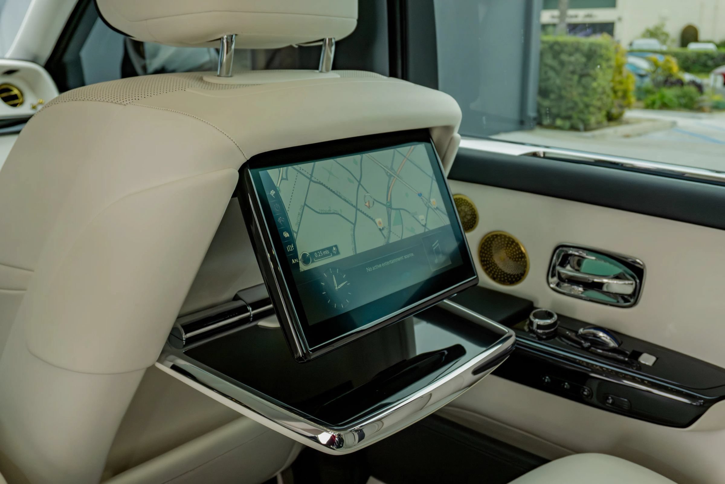 Used 2024 Rolls-Royce Phantom Sedan RWD image 79