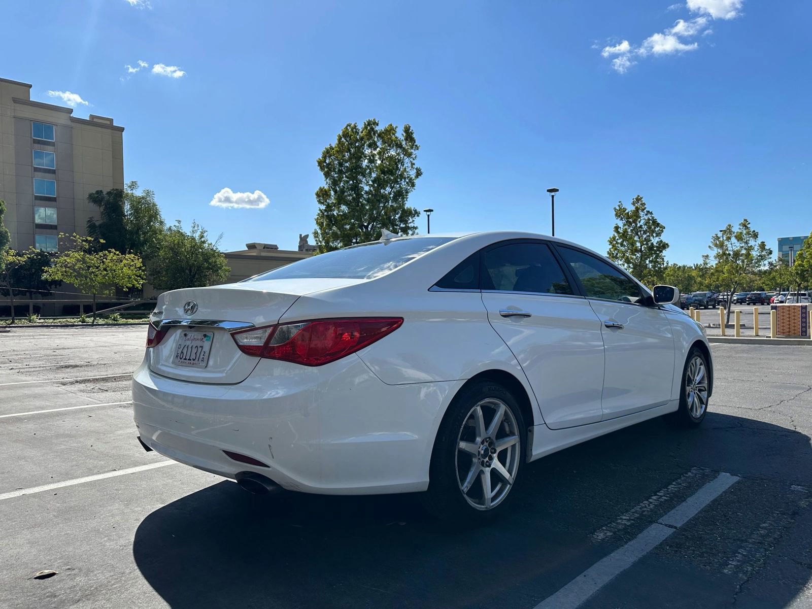 Used 2013 Hyundai Sonata SE w/ Navigation & Sunroof Pkg FWD image 4